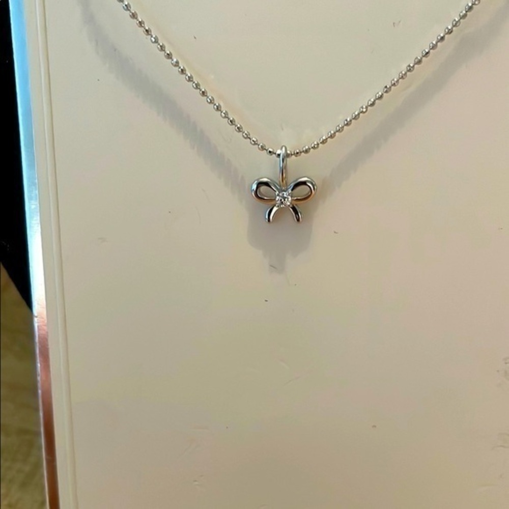Bow Necklace